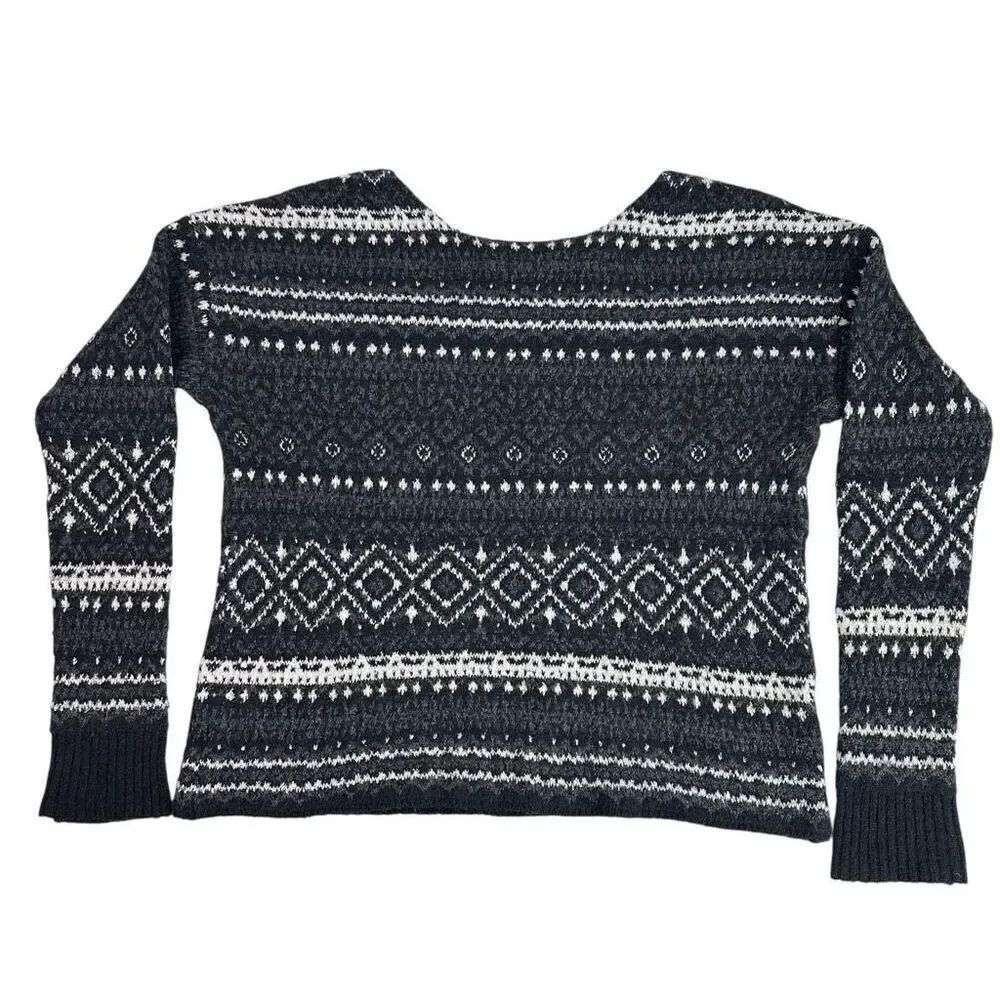 American Eagle Women’s Medium Sweater